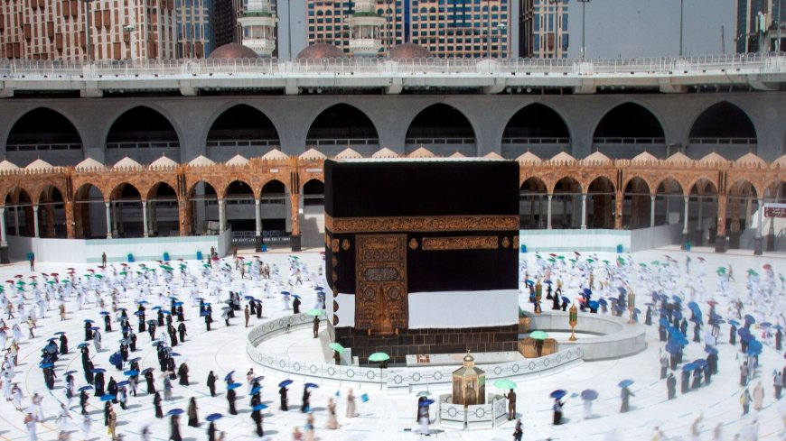 How Can Solo Travelers Select the Best Umrah Packages London?